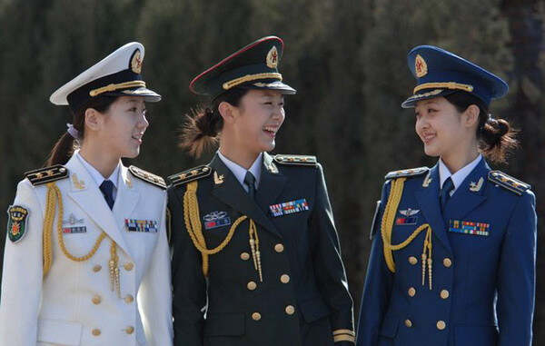 女式军装服，时尚与力量的完美结合，女式军装服，时尚与力量的绝美融合