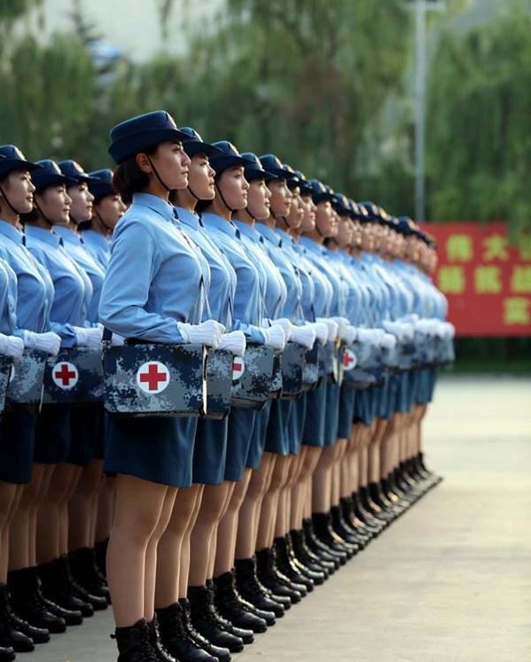 中国女兵图片，展现力量与荣耀的画卷，中国女兵风采，力量与荣耀的画卷图片展