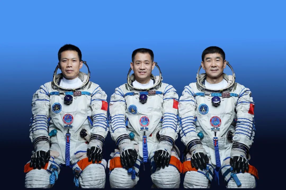 神舟七号宇航员，探索宇宙的勇者，神舟七号宇航员，宇宙探索的勇者