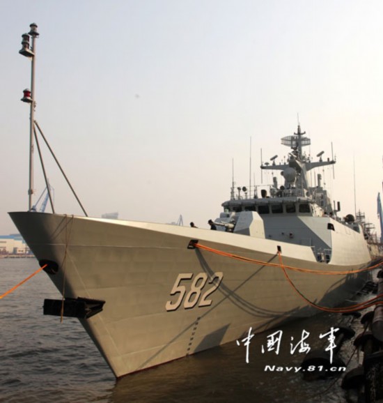 中国海军护卫舰的新篇章，深V长桥楼设计的056型护卫舰，中国海军新篇章，深V长桥楼设计的056型护卫舰亮相海域