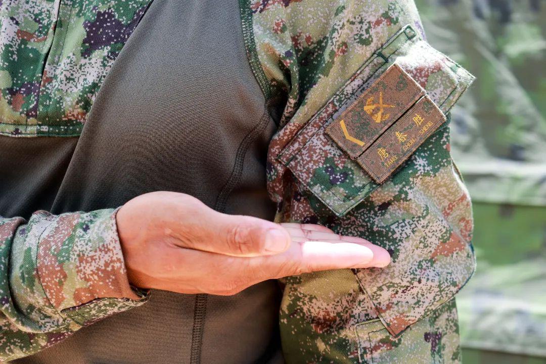 关于我国军队士兵穿着规定的探讨——以21式蛙服为例，我国军队士兵穿着规定探讨，以21式蛙服为例的探究