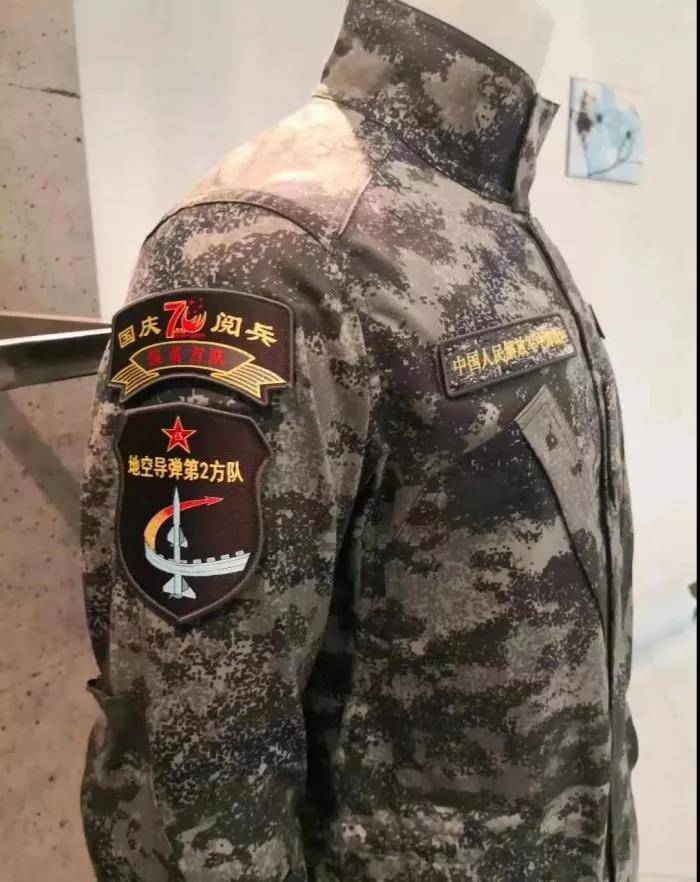 揭秘新一代19式荒漠迷彩作战大衣，科技与传统工艺的完美结合，新一代19式荒漠迷彩作战大衣，科技与传统工艺的完美融合