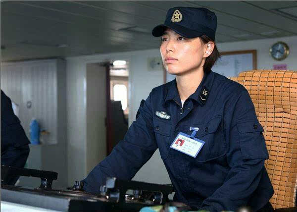辽宁女舰长简历——一位海军骄子的成长历程，辽宁女舰长成长历程，海军骄子的奋斗篇章