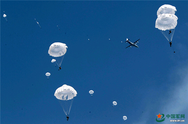 空军空降兵级别高吗？解析空军空降兵的地位与重要性，空军空降兵的地位与重要性解析，级别高，任务关键！