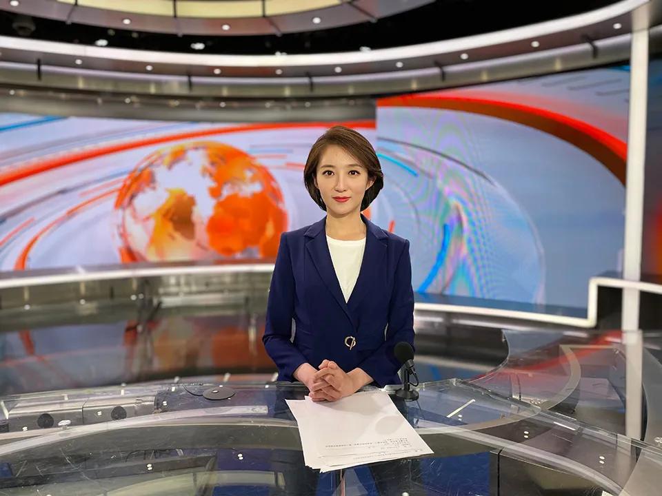 军事节目主持人的风采，那些闪耀的明星与他们的图像，军事节目主持人的风采，明星主持人与他们的形象展示