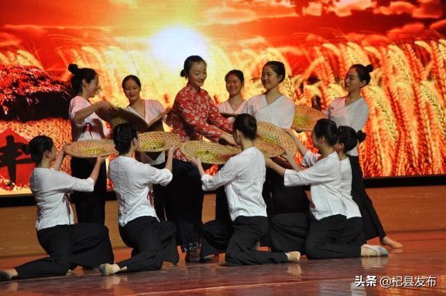 新时代中国强军梦，铸就国防新篇章，新时代强军梦，铸就国防新篇章的力量与决心