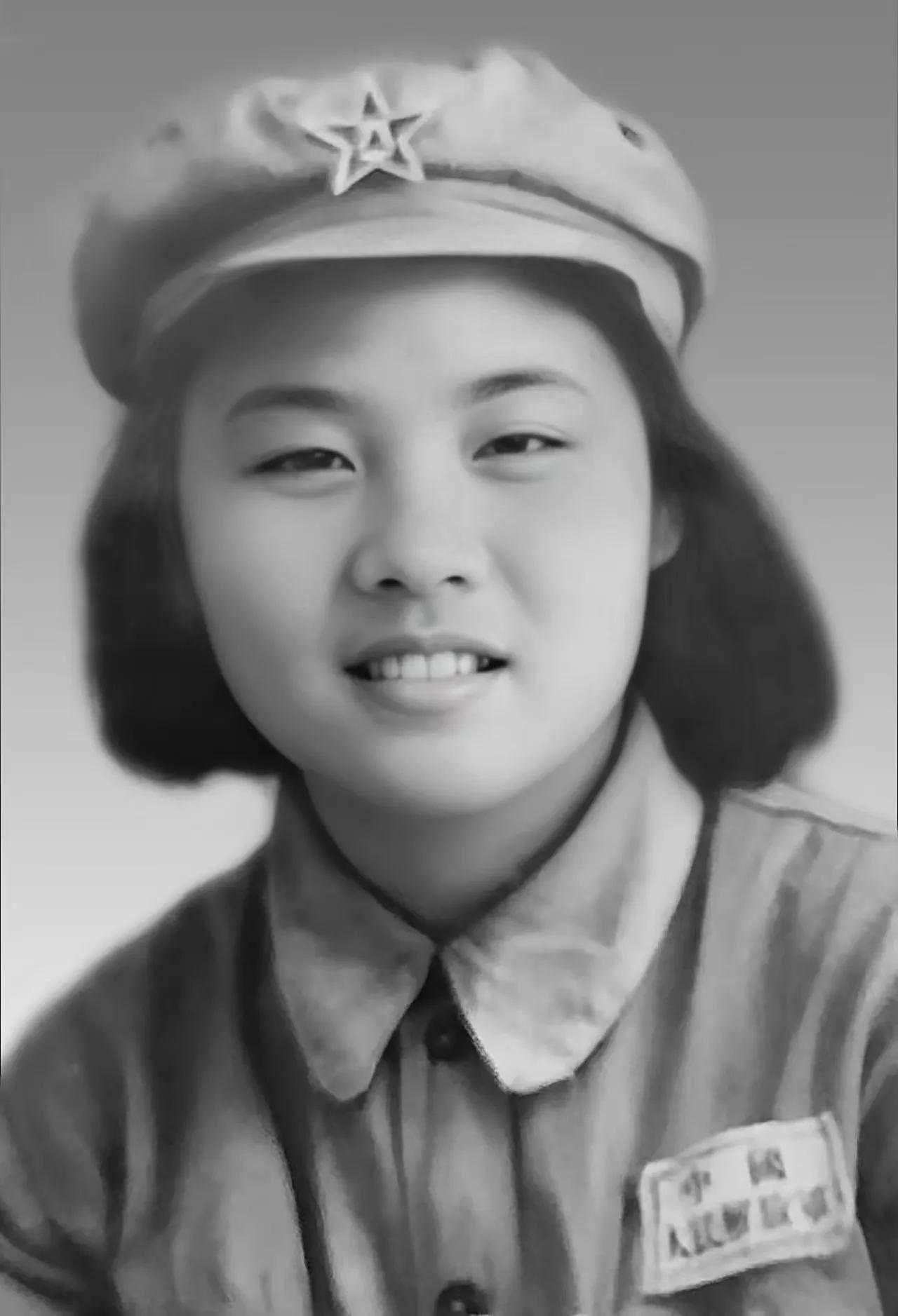 好看的65女军装，时尚与历史交融的魅力，时尚与历史交融的魅力，65女军装展现独特风采