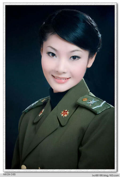 中国女兵图片大全高清图片——展现最美的风采，中国女兵高清图片大全——展现飒爽英姿与风采