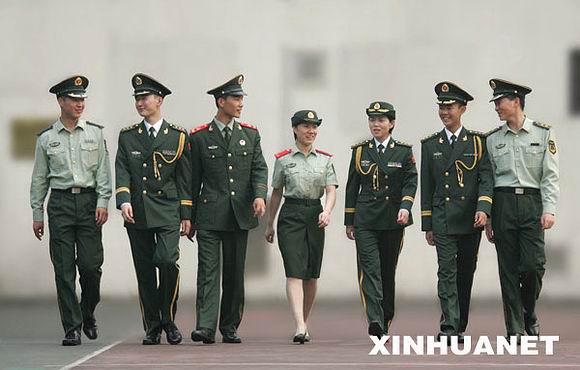 武警常服与解放军常服的区别探讨，武警与解放军常服差异探讨