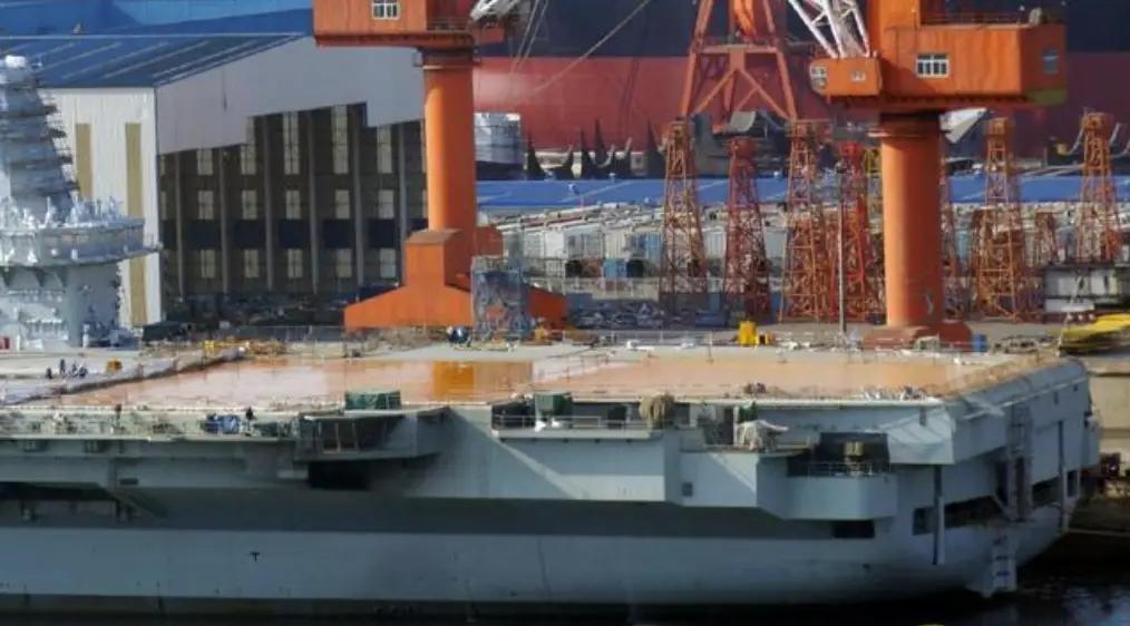 国产航母新里程碑，003下水重量揭秘，国产航母新里程碑，003下水重量揭秘