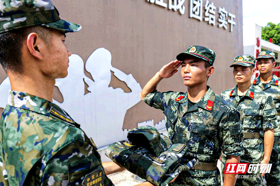 武警21式服装，新时代军威的象征，武警21式服装，新时代军威的骄傲展现