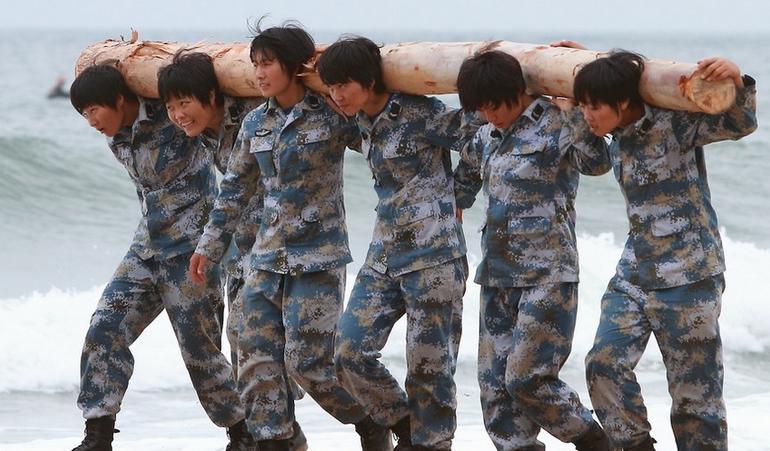 最美中国海军女兵图片，展现力量与柔美的完美结合，海军女兵风采，力量与柔美的完美融合图片展示