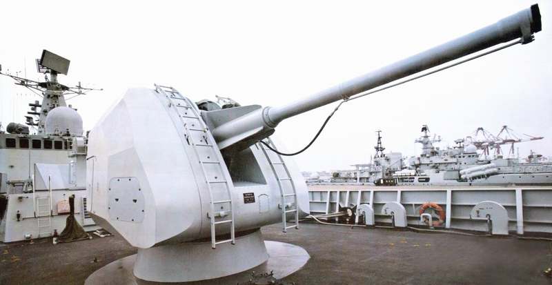 军舰上的武器系统，多样性与功能性的完美结合，军舰武器系统，多样性与功能性的和谐融合