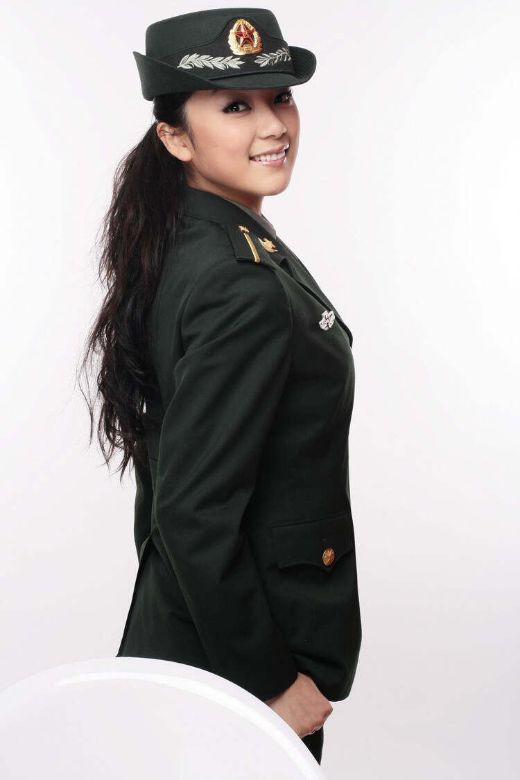 女兵的照片高清英姿，展现新时代女性的力量与魅力，女兵高清照片展现新时代女性的力量与魅力风采