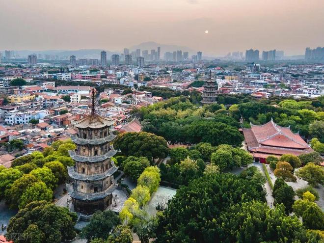 泉州游玩，古城魅力与现代风采的完美结合，泉州之旅，古城魅力与现代风采的交融之旅