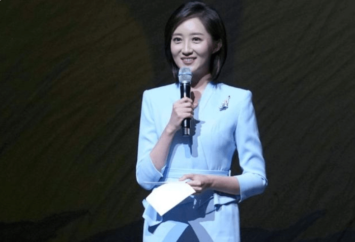 周瑜，军事频道中的璀璨明珠——女主持人的魅力与风采，周瑜，军事频道中的璀璨明珠——女主持人的风采与魅力展示