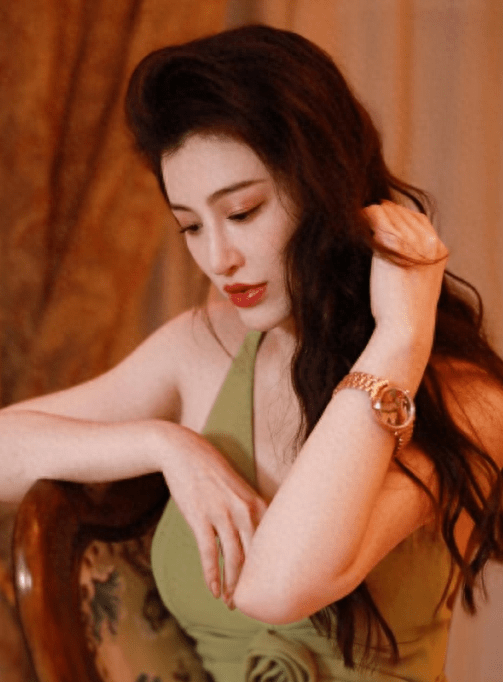 葛天回应裤裆藏手榴弹事件，真相与公众认知的碰撞，葛天回应裤裆藏手榴弹事件，真相与公众认知的交锋