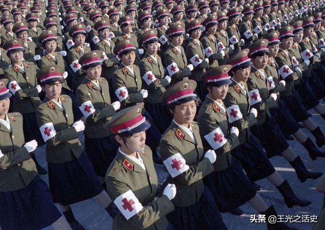 盛大的庆典——回顾2015年国庆阅兵式，盛大庆典回顾，2015年国庆阅兵式的辉煌瞬间