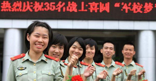 学校女兵的路好走吗？——探索女性军事教育的挑战与机遇，学校女兵之路，挑战与机遇的探索之旅