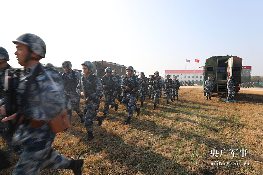 开封空降兵部队，英勇无畏，忠诚担当，开封空降兵部队，英勇忠诚，担当无畏