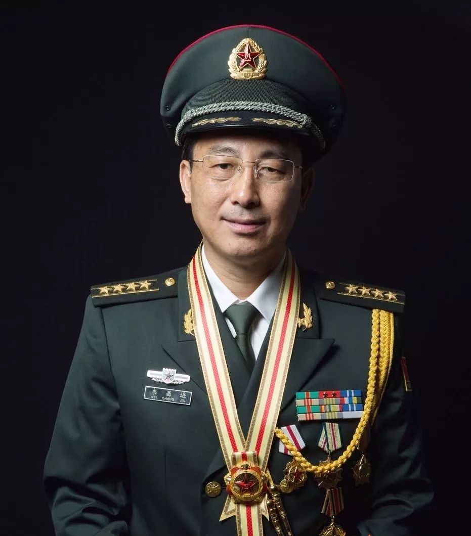 丁小兵负伤照片高清，英雄形象的瞬间定格与永恒记忆，丁小兵负伤瞬间，英雄形象的永恒记忆与定格