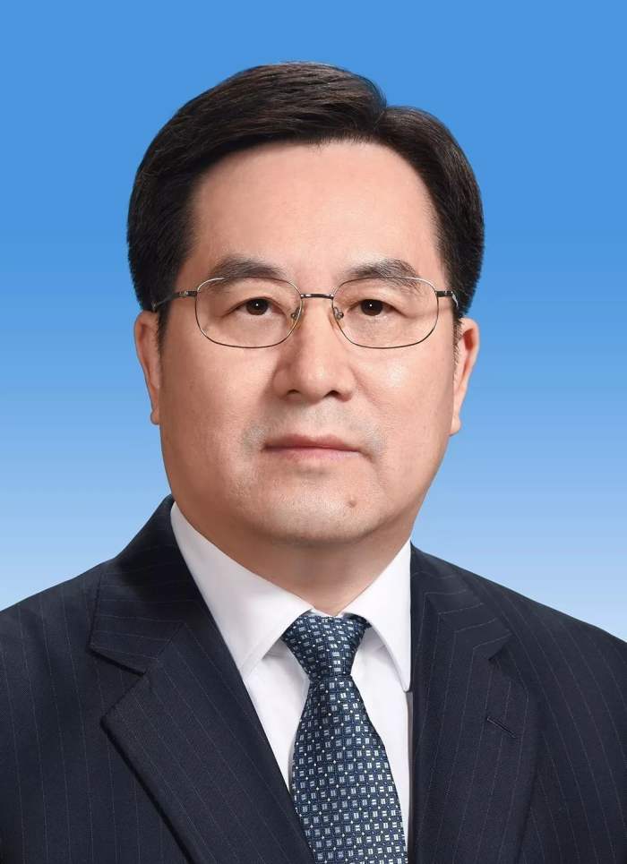 新一届政治常务委员简历概览，新一届政治常务委员简历概览，背景、经历与成就一览