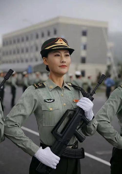 最新部队女军装，时尚与力量的完美结合，最新部队女军装，时尚与力量的绝美融合