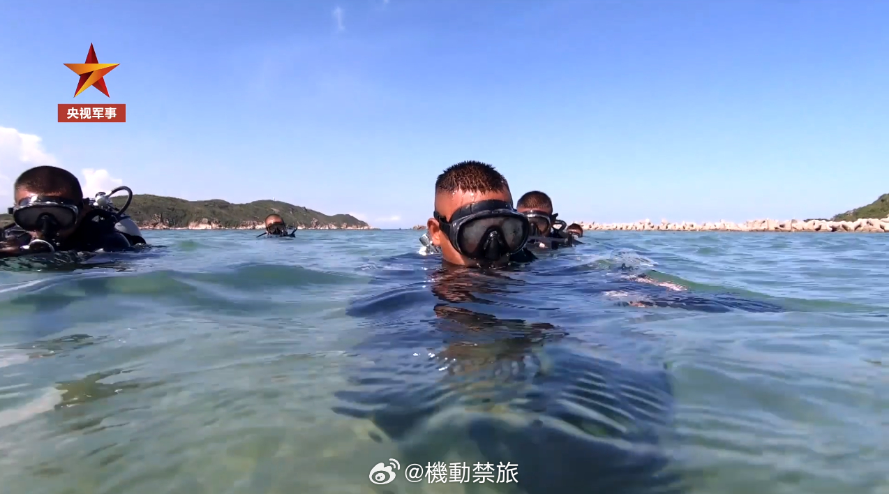 揭秘蛟龙突击队下水视频，勇敢与技术的完美结合，蛟龙突击队下水视频揭秘，勇敢与技术的巅峰展现