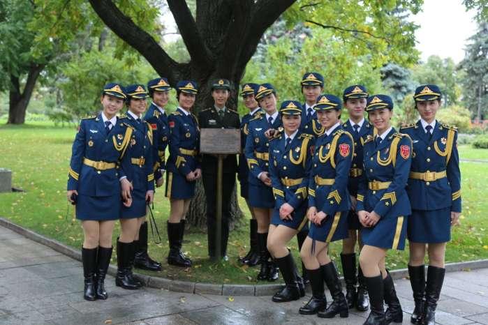 部队女兵服装，展现力量与荣耀的象征，部队女兵服装，力量与荣耀的彰显