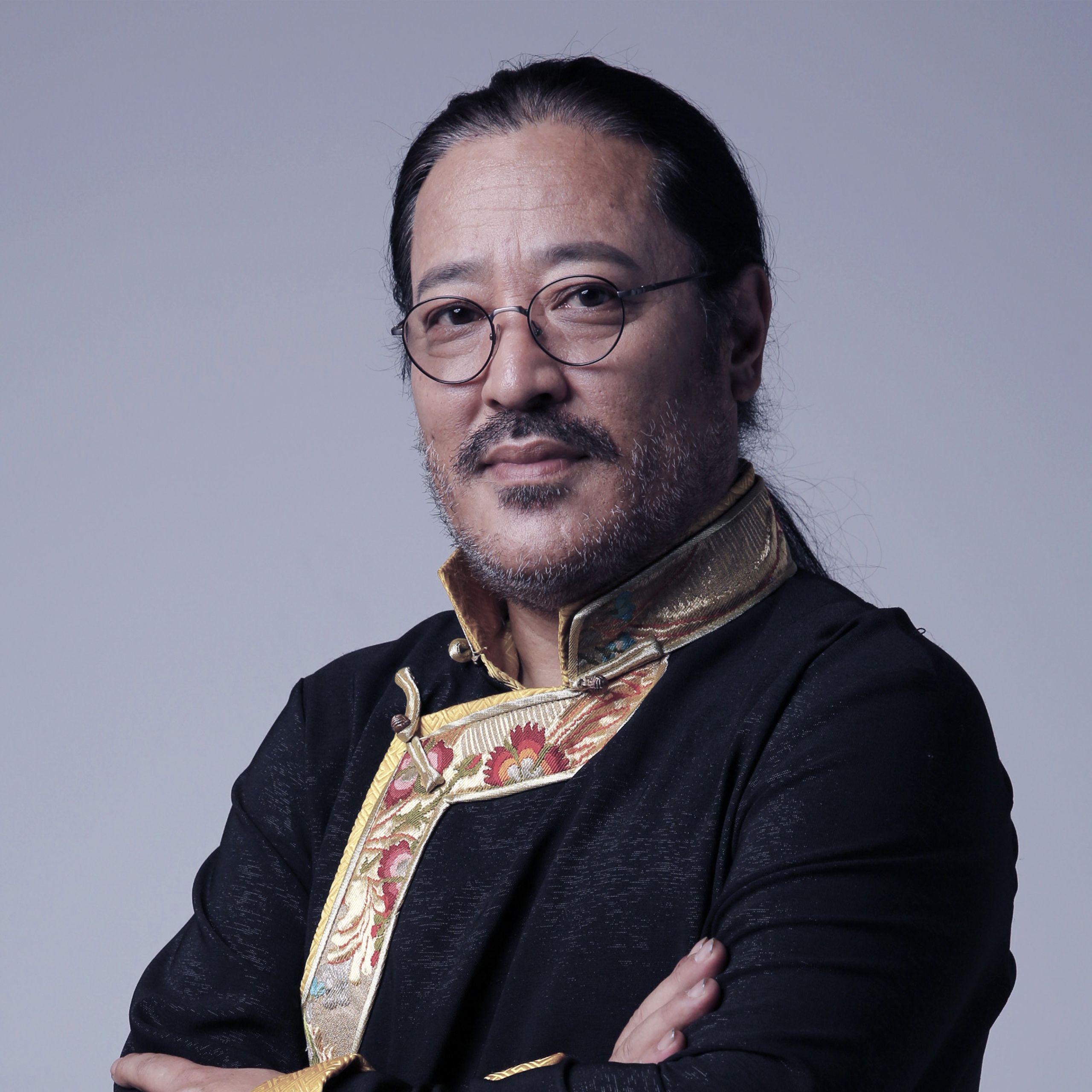亚东是谁——揭开神秘面纱，探寻非凡之旅，揭秘亚东身份，探寻神秘面纱背后的非凡之旅