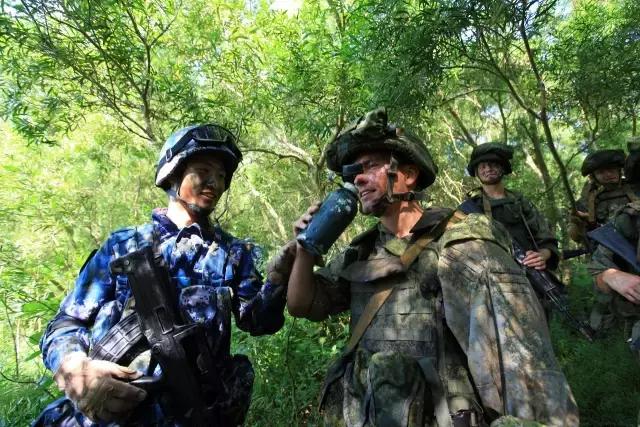 伊中俄联合军演，中国军舰的角色与意义，伊中俄联合军演背景下，中国军舰的角色与深远意义