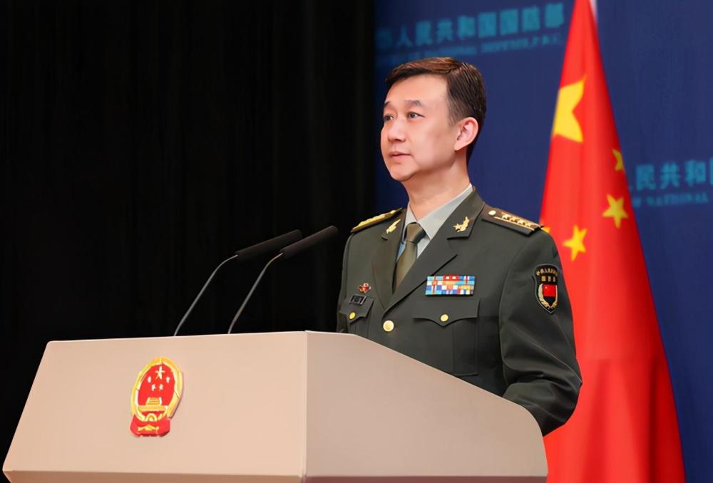 国防军事频道主持人张楚雪，军事传播的璀璨明星，国防军事频道主持人张楚雪，军事传播的耀眼明星