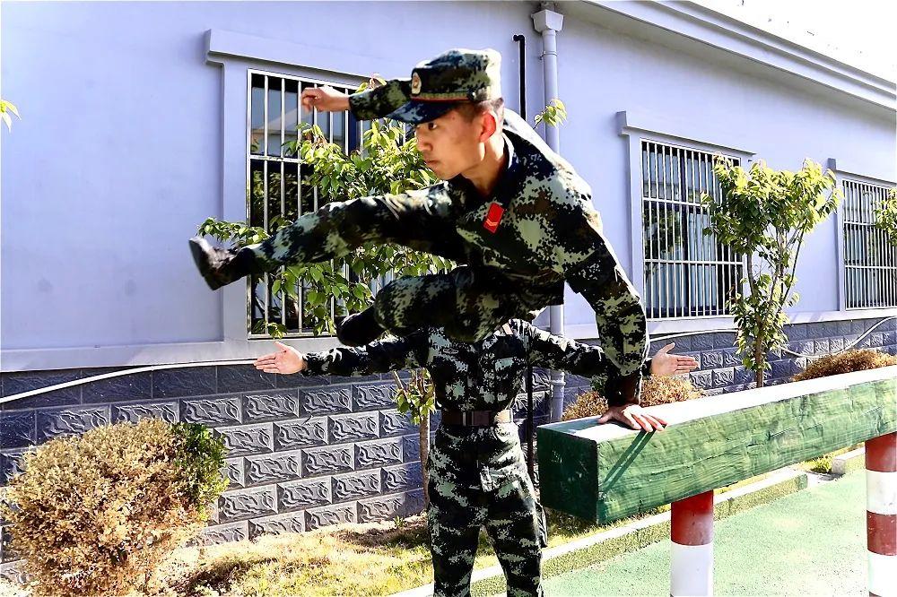 老兵打新兵事件，反思与探讨，老兵打新兵事件，深度反思与探讨
