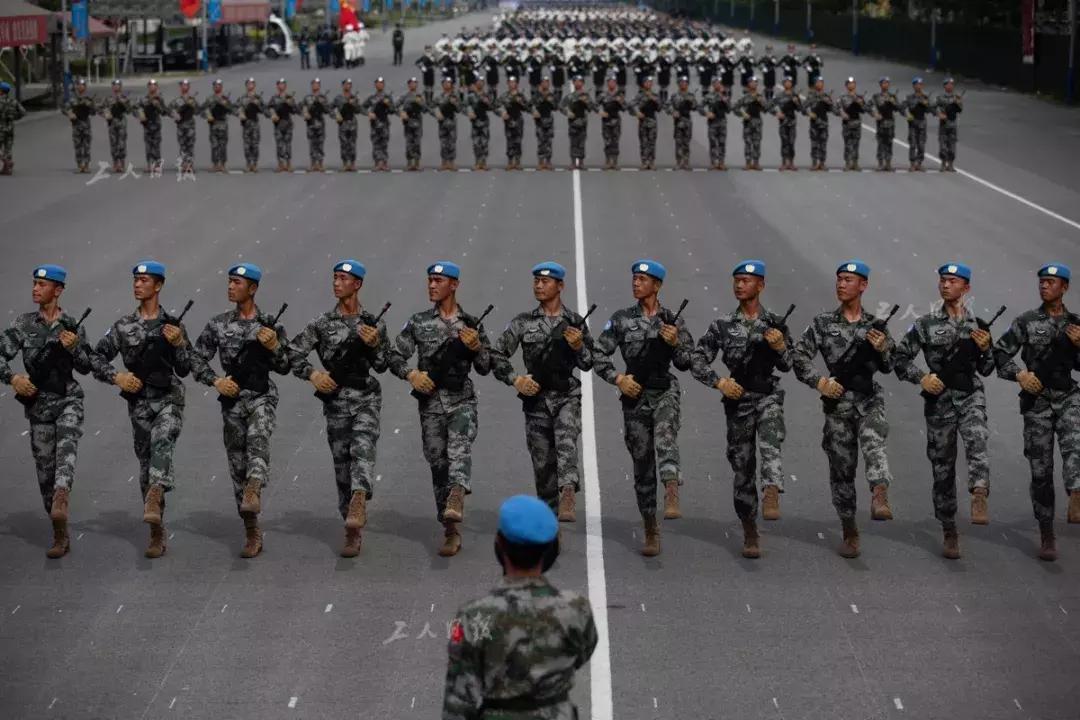 庆祝空军荣耀，70周年空军方队壮丽阅兵，庆祝空军荣耀，70周年阅兵空军方队震撼亮相