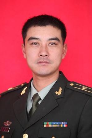 擎旗手风采，揭秘2009年阅兵中的英雄人物，揭秘阅兵英雄人物风采，2009年阅兵中的擎旗手传奇故事