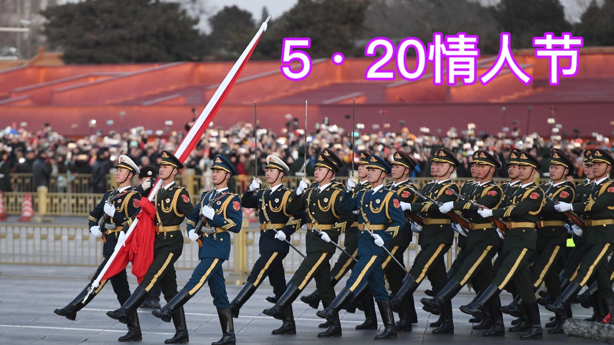 中国人民解放军仪仗队女兵抱着孩子沈佳，荣耀与温情并存的力量，中国人民解放军仪仗队女兵抱娃瞬间，荣耀与温情的力量展现