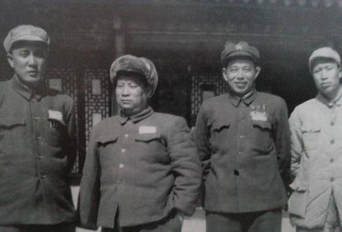 上将与中将的级别对比，军事体系中的等级差异，军事体系中的上将和中将级别对比，等级差异解析