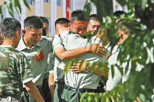 内蒙古老兵打新兵视频事件深度解析，内蒙古老兵打新兵事件深度解析与反思
