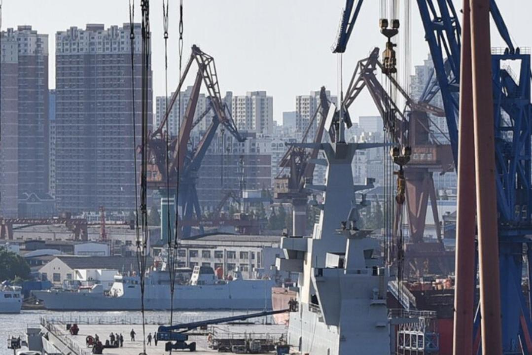 揭秘中国海军的利器，075型两栖攻击舰及其吨位在百度百科中的解读，揭秘，中国海军的强悍利器——075型两栖攻击舰及其吨位解读