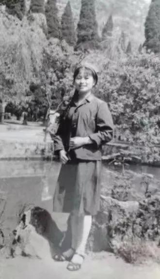 庆祝中国七十周年阅兵中的女兵力量，荣耀与辉煌的见证，女兵力量闪耀阅兵盛典，庆祝中国七十周年荣耀与辉煌