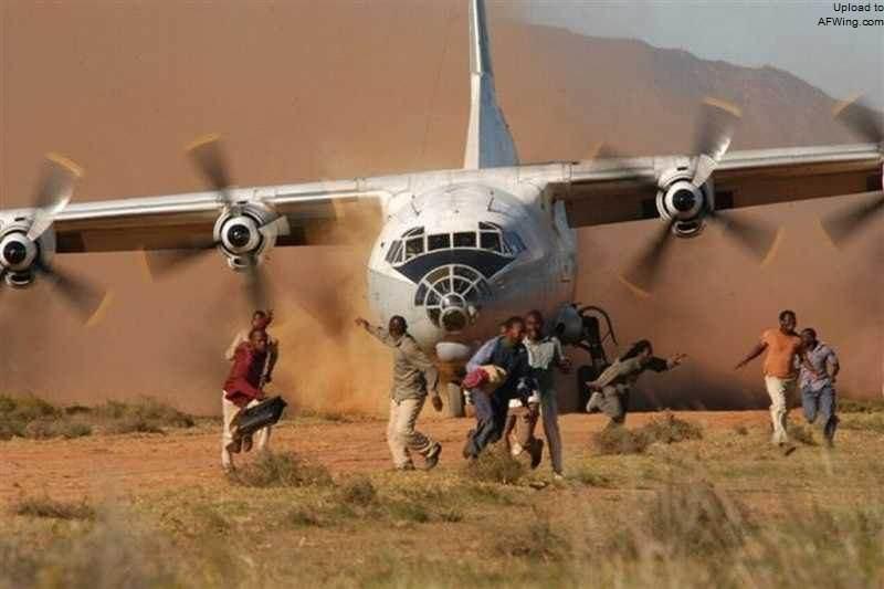 中国空军主力运输机，承载国家力量，展现空中巨翼，中国空军主力运输机，承载国家力量，展现空中巨翼的力量