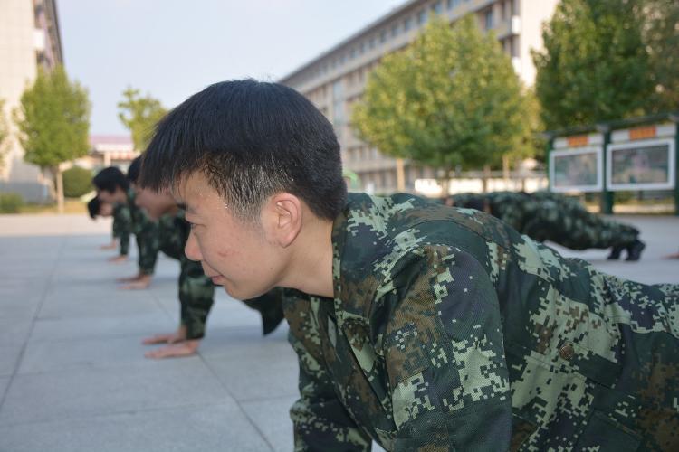 入伍前三个月训练大纲，新兵训练的奥秘，新兵训练前三个月大纲揭秘，入伍初训的奥秘