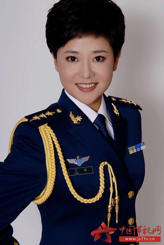 军事美女主持人，闪耀在战火与荣耀之间的璀璨明珠，战火与荣耀间的璀璨明珠，军事美女主持人风采展