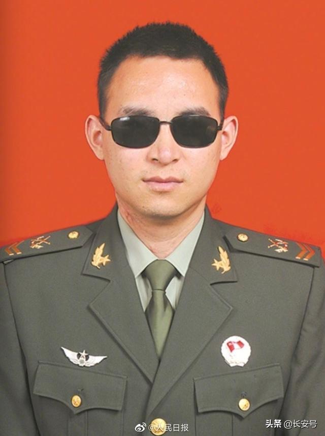 八一勋章与儿女提干，荣誉背后的考量与探讨，八一勋章与儿女提干，荣誉背后的多重考量与深度探讨