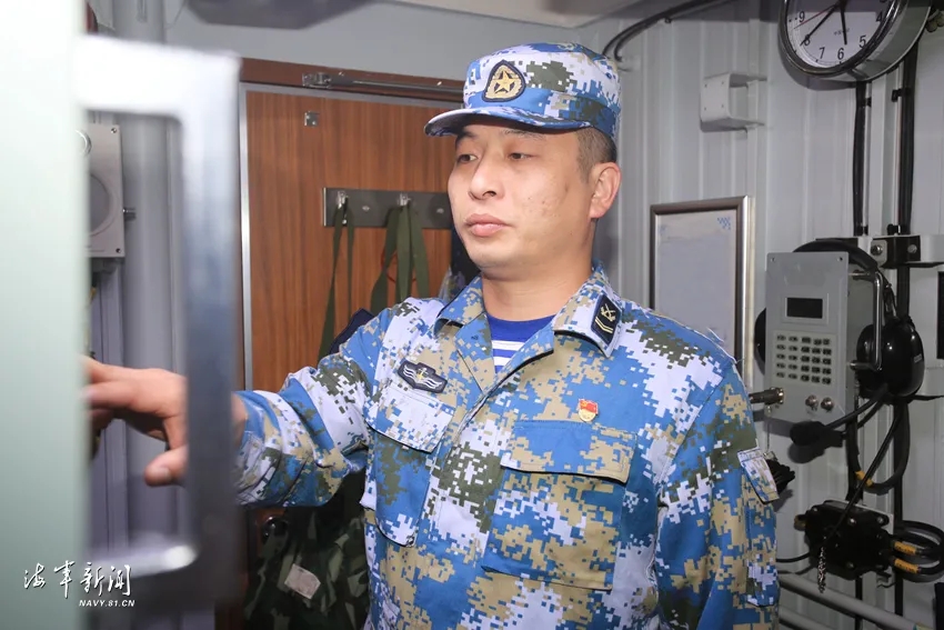 井冈山舰舰长刘忠鹄个人简厉，井冈山舰舰长刘忠鹄，个人简介与军旅生涯历程