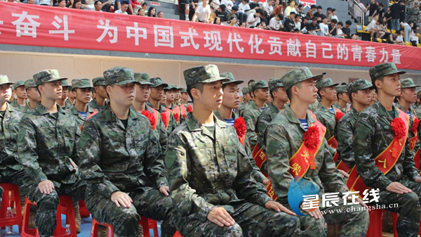 入伍视频，见证青春的选择与担当，青春的选择与担当，入伍视频见证时刻