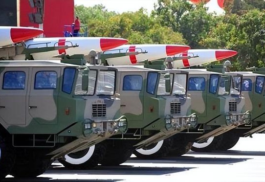 火箭兵与战略支援部队，深度解析两者优劣与重要性，火箭兵与战略支援部队，优劣解析与战略重要性探讨