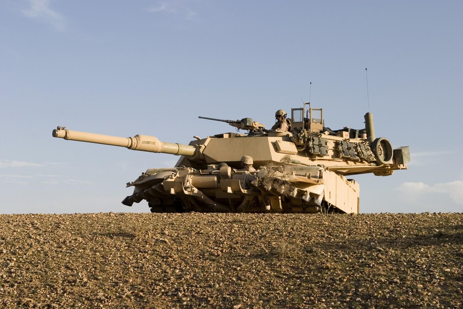 M1A2艾布拉姆斯侧面，装甲与战术的完美结合，M1A2艾布拉姆斯侧面，装甲与战术的巅峰融合