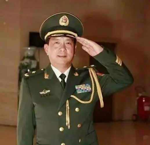解放军英雄丁晓兵，英勇无畏的战士与时代精神的典范，解放军英雄丁晓兵，英勇战士与时代典范的光辉事迹