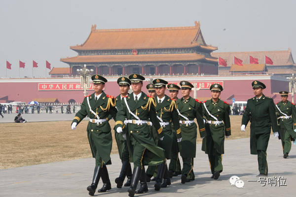 武警与陆军服饰，图片下的故事，武警与陆军服饰背后的故事与图片解读